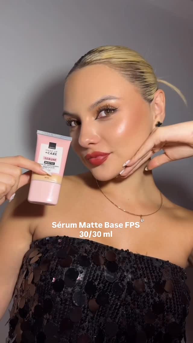 Instagram post by @faviaarevalo for Avon. Caption reads: Para este makeup💋:
-Labial Hydramatic Matte:....