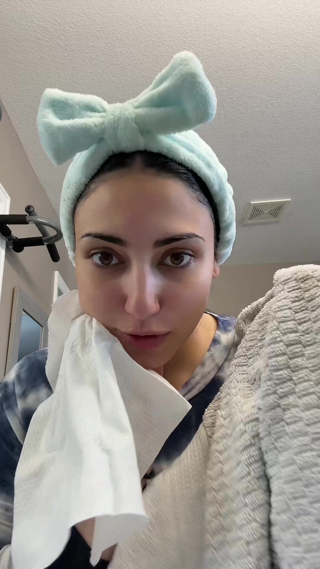TikTok post by @elanit_koinov for Ditoi Beauty. Caption reads: [...] face towels are RUINING your skin @Ditoi....