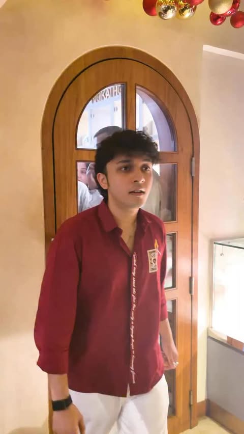 Instagram post by @agasthya.shah for Airbnb. Caption reads: [...] corners, and coffee 🤩

This Airbnb....