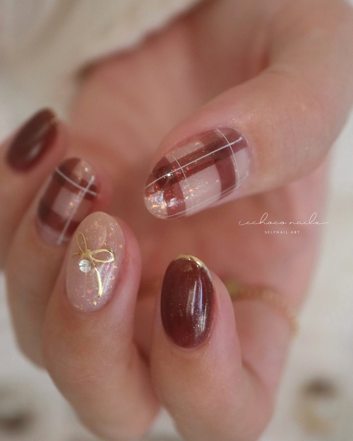 Instagram post by @icchoco_nails for Gel Me1. Caption reads: Holiday plaid nail🎅🏻🧣 PR @gelme1....