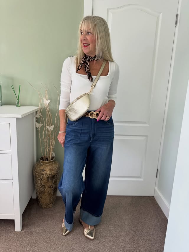 Instagram post by @judilovesfashion for Halara. Caption reads: [...] 1. Wearing some of my favourite pieces....