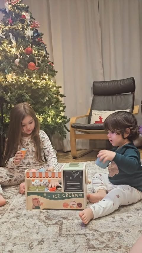 Instagram post by an influencer for Topbright. Caption reads: [...] gift for ages 3+ 🎄🎁 #topbright #montessori....