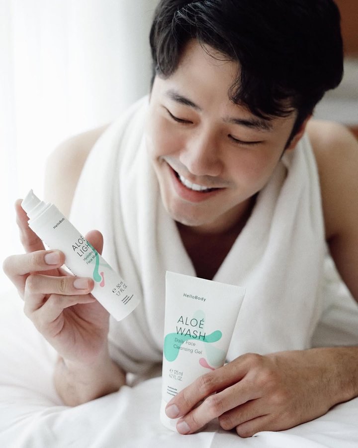 Instagram post by @han_chandra for HelloBody. Caption reads: [...] aloe vera, agar tidak kering dari....