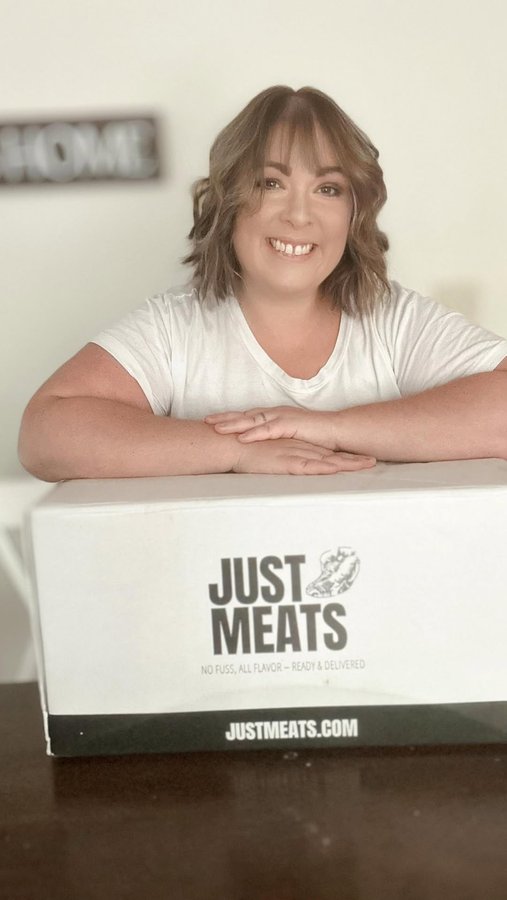 Instagram post by @ashlieewing_ for Just Meats. Caption reads: Meal prepping and easy dinners  couldn’t be any....