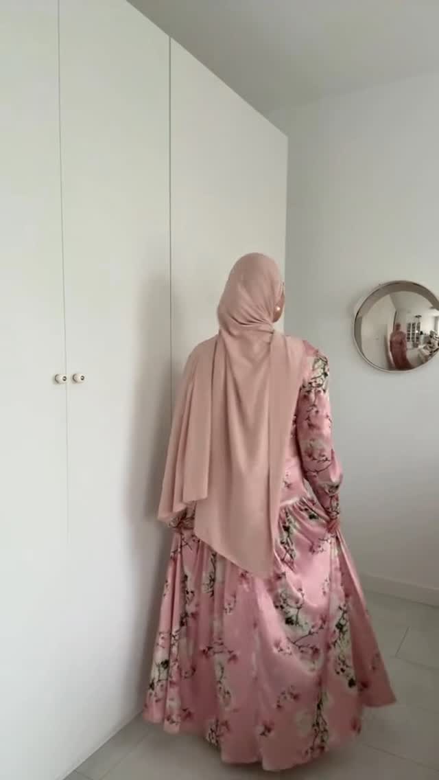 Instagram post by @sxmna for JardinVue. Caption reads: dress from @jardinvue use my code: WSE15 for a....