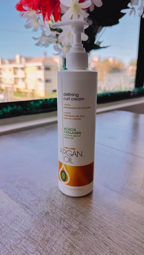 Instagram post by @makeupmagicbyrashel for Beautytap. Caption reads: #AD I’ve been loving the @onenonly_beauty Defining....