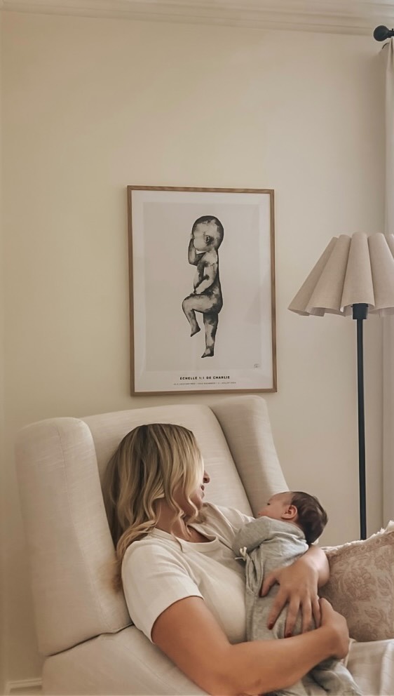 Instagram post by @stephsaav for The Birth Poster. Caption reads: Partager des petits moments de complicité avec....