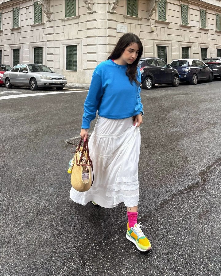 Instagram post by @fleursinacup for Colorful Standard. Caption reads: [...] the outfit is colorful eheh 💙🌈....