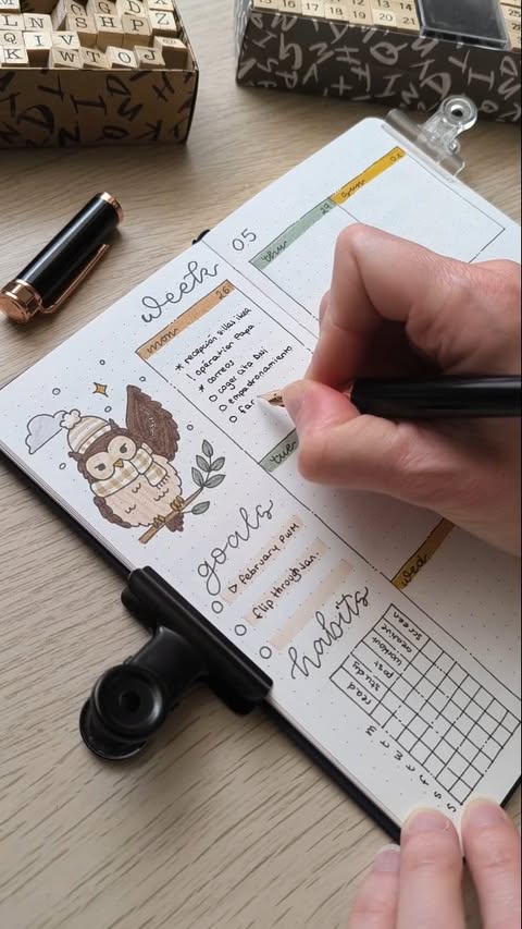 Instagram post by @bujo.by.filo for Ellington Pens. Caption reads: A busy week in a cute theme, in a pretty journal....