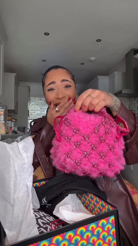 Instagram post by @erin.griffithsxox for Kurt Geiger. Caption reads: The cutest bag #haul 😍 I’m obsessed ! Thankssss....