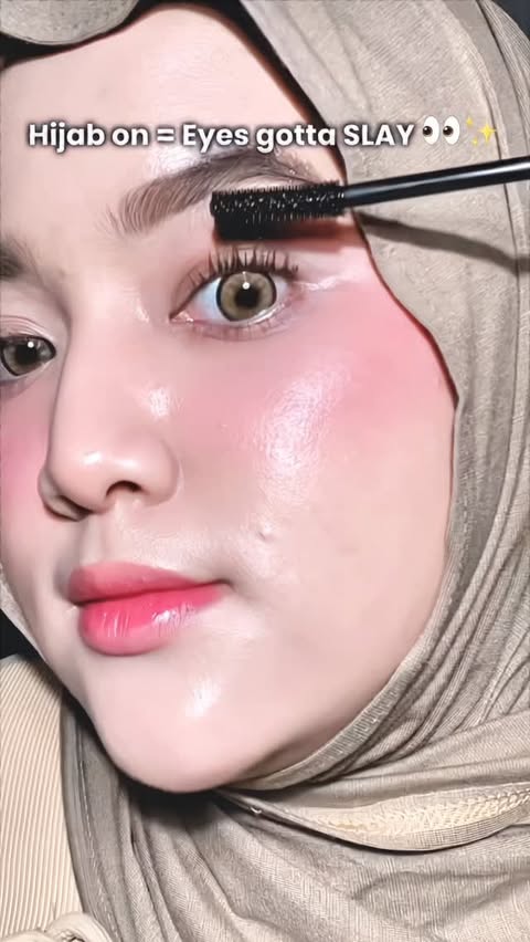 Instagram post by @dwiffahraherz for Barenbliss. Caption reads: it’s almost 2026 but i’m still in love with this....