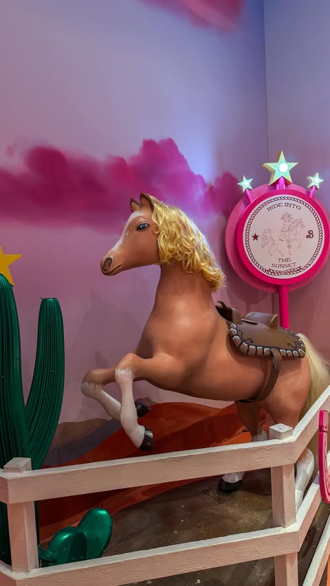 Instagram post by @emmie_bournot for Barbie. Caption reads: Allô chéri ???🤔✨🎀💖 

@barbiethedreamexperience....