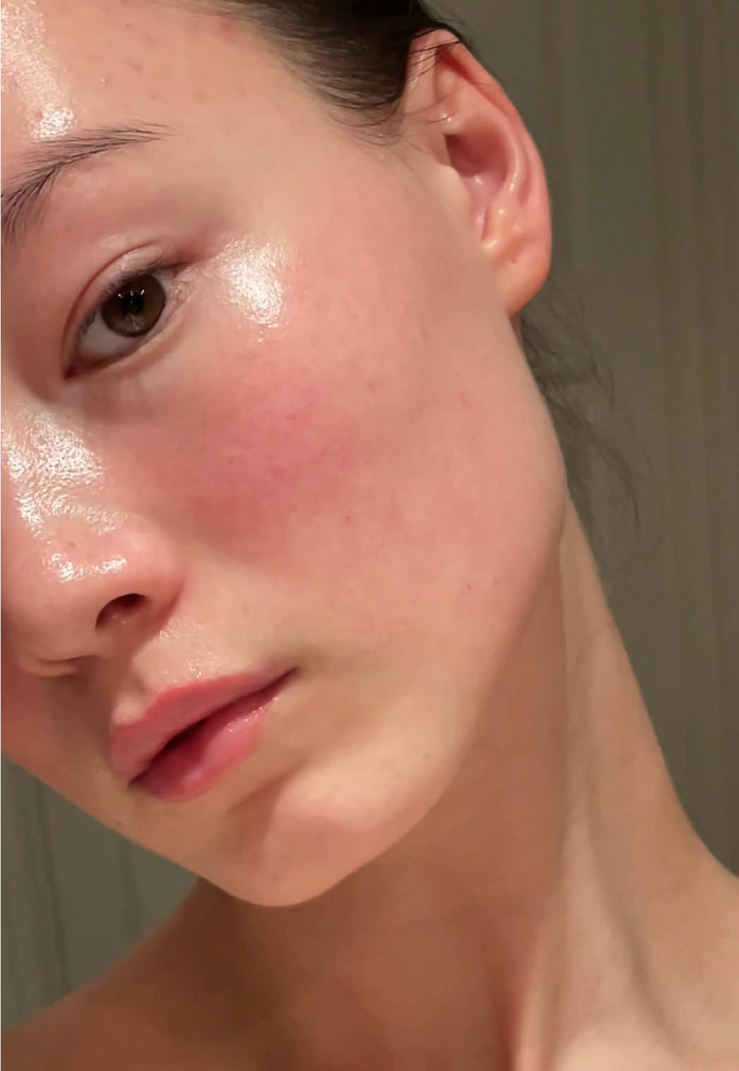 TikTok post by @fridavatnarlie for Bloomkare. Caption reads: [...] 🤍 #gurwm #skincare #toner #ginger6....