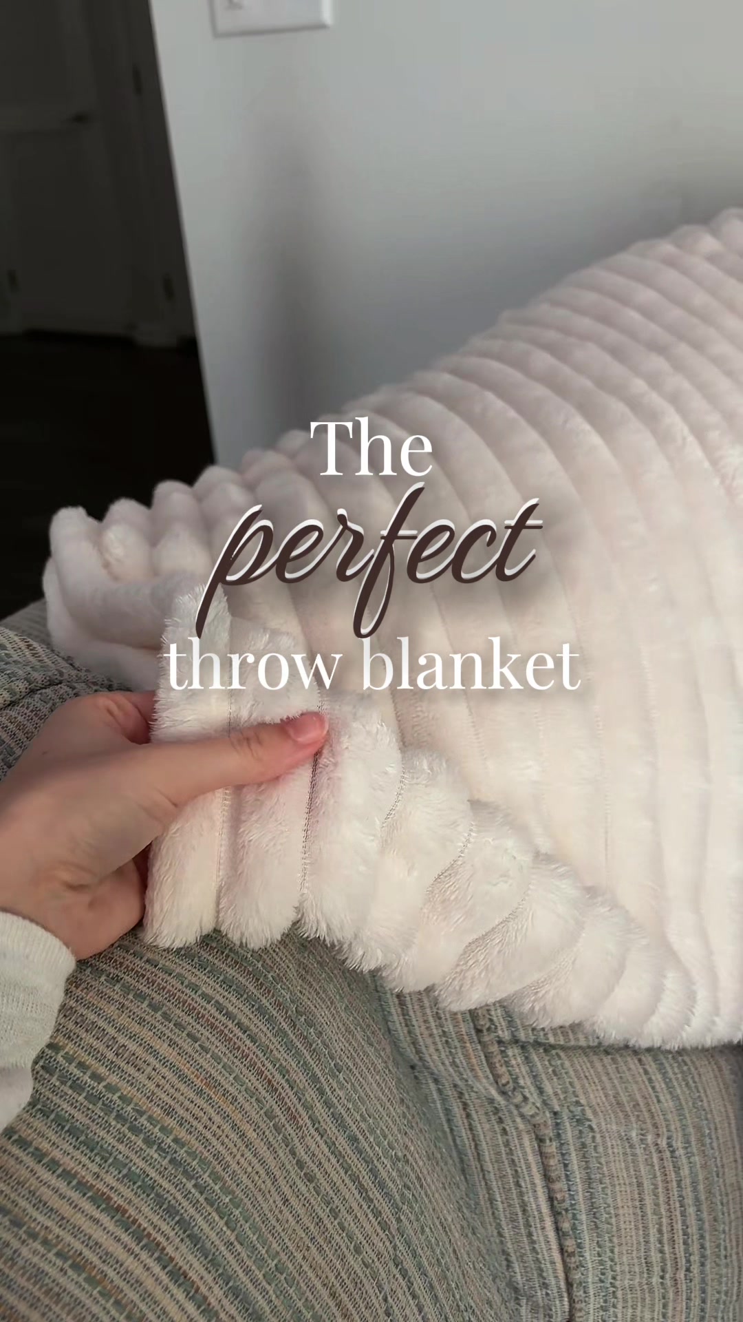 TikTok post by @erynn_leena for Shilucheng Home. Caption reads: Love love fluffy blankets!!🤎🧸 - @Shilucheng Home....