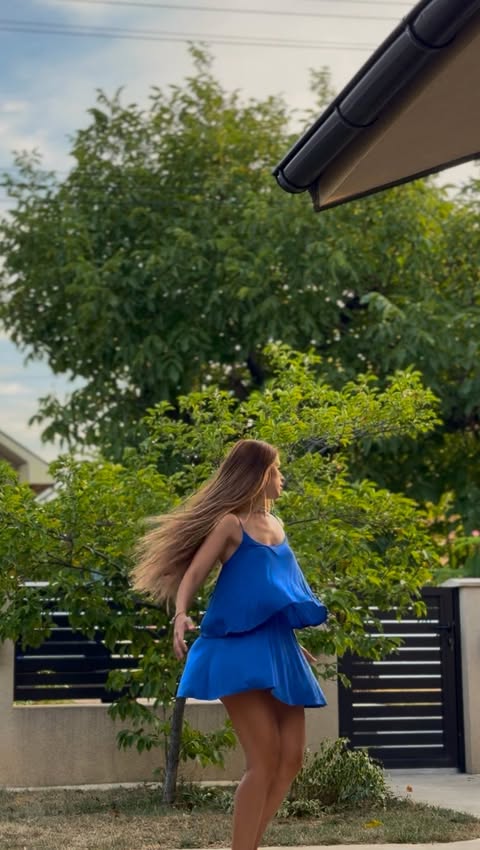 Instagram post by @vaaniaaaaa for Lenor. Caption reads: [...] dalje miriše kao da je tek oprana. ✨ #ad....
