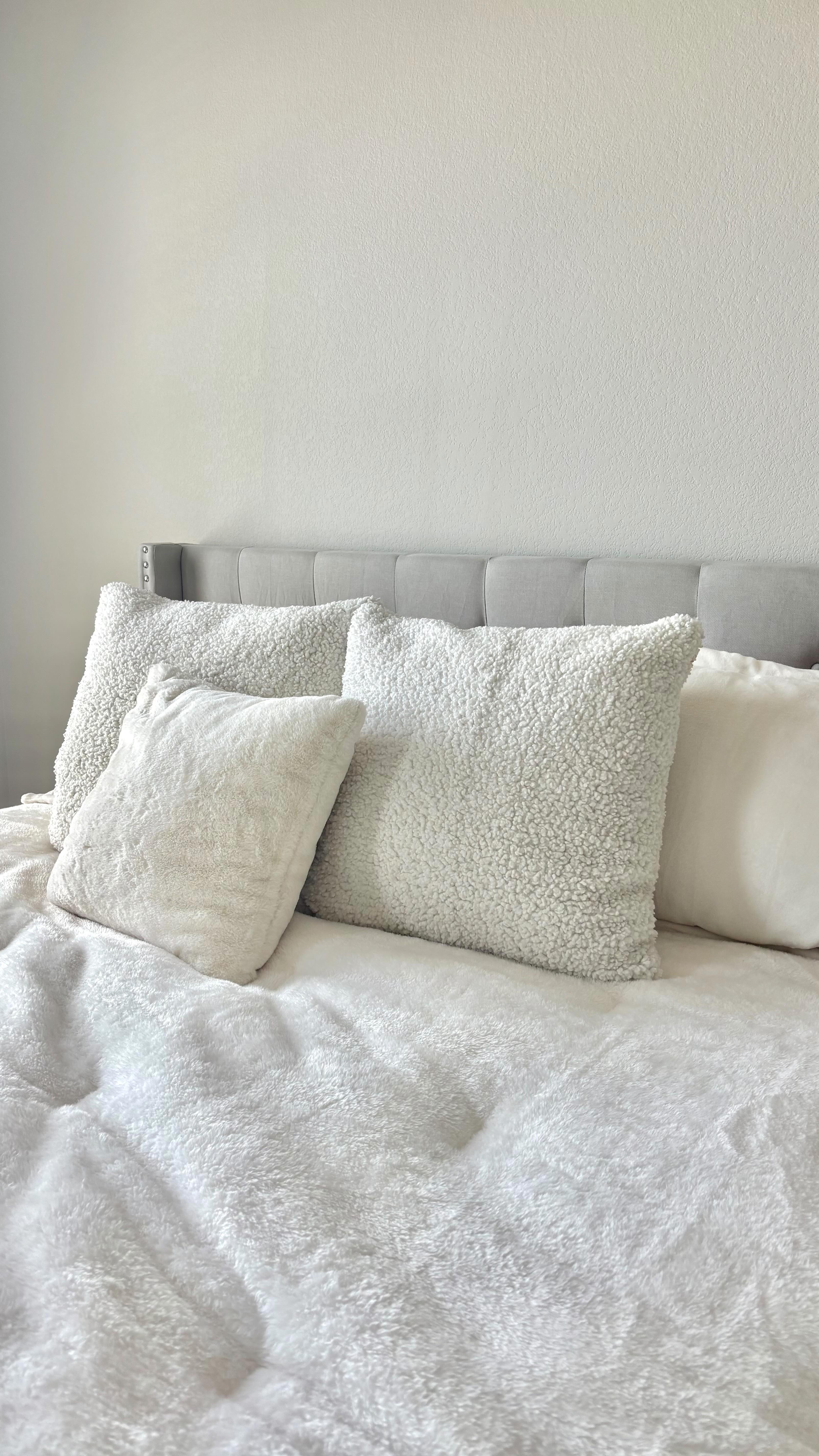 Instagram post by @lauren.fabbri for Leesa. Caption reads: unbox my new @leesasleep mattress with me....