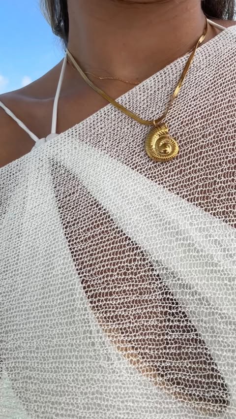 Instagram post by @gabyeidam for EVRY JEWELS. Caption reads: [...] GABYEIDAM for a discount & runn to....