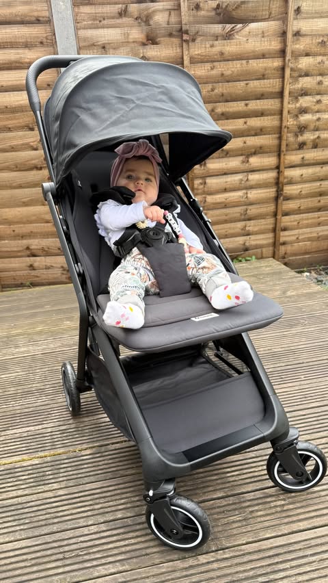 Instagram post by @di.dka_ for Pramworld. Caption reads: ✨ Hauck Fly N Care – the perfect stroller for....