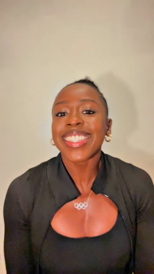 Instagram post by @desiree_lh for Compex. Caption reads: #AD Unboxing my new @compex_uk Wireless....