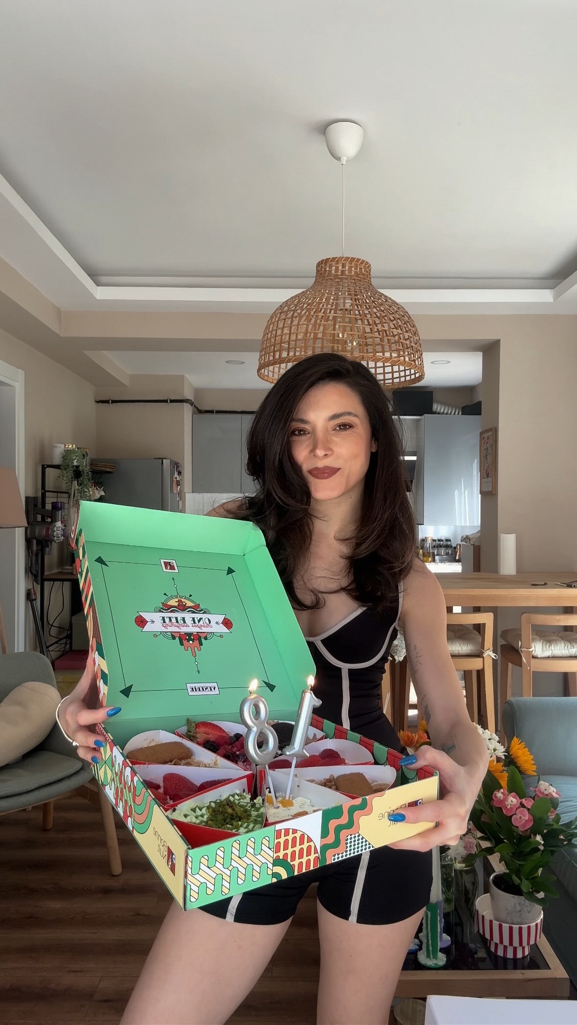 Instagram post by @hazalsseref for Ted Baker. Caption reads: 32 oldum🙂🤌🏻🙂🤌🏻🙂🤌🏻🙂

etek @keikei 
gömlek....