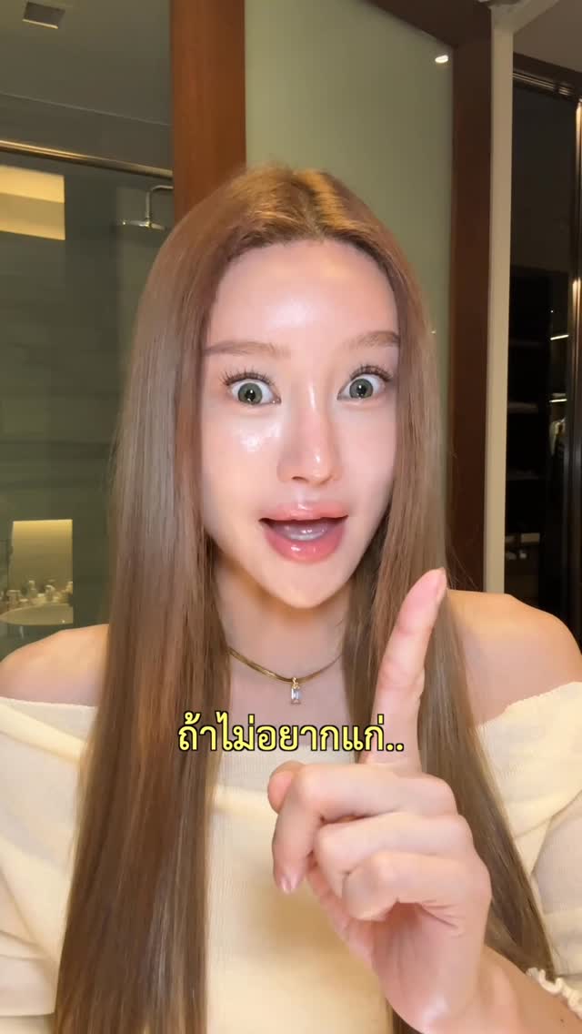 Instagram post by @piyapeauty for Skintific. Caption reads: สิ่งที่ขาดไม่ได้ใน Skincare Routine คือ Vitamin C....