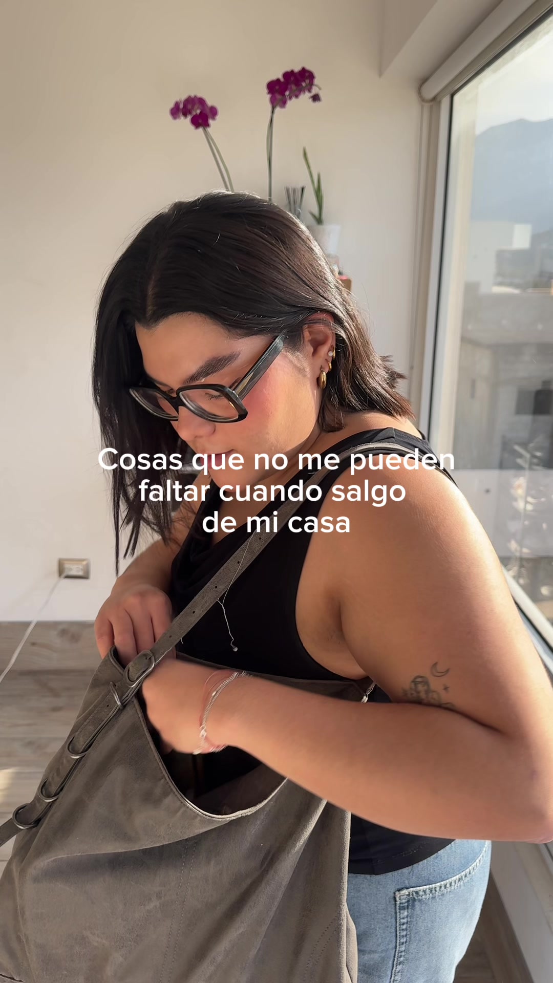 TikTok post by @danylandiaa for ForMe Tips. Caption reads: Mi must diario 🗞️ para tener mi cabello suave....