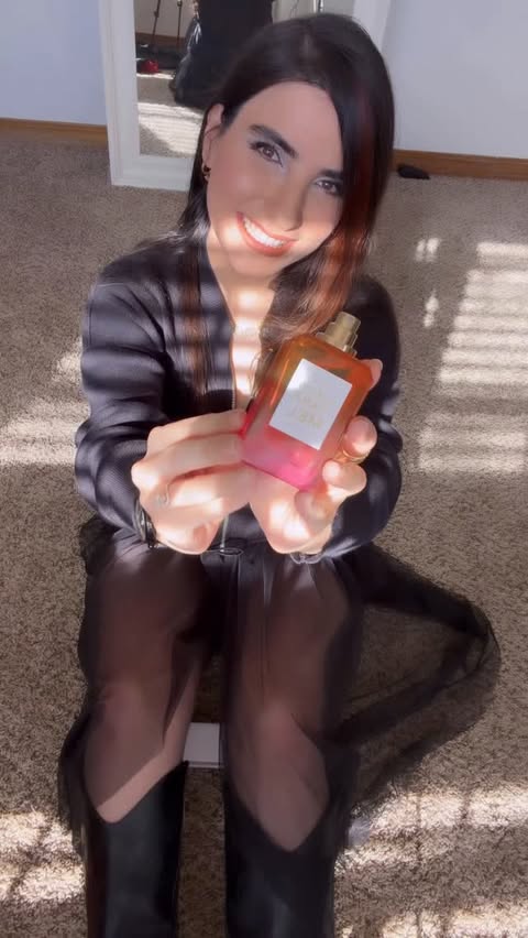 Instagram post by @sohalifestyle for Ellis Brooklyn. Caption reads: Meet Queens Caramel by Ellis Brooklyn 🤎
A warm,....