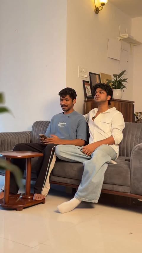 Instagram post by @dhirajjjjj_ for HDFC Bank. Caption reads: [...] #VigilAunty #DoOneThingProperly #HDFCBank....