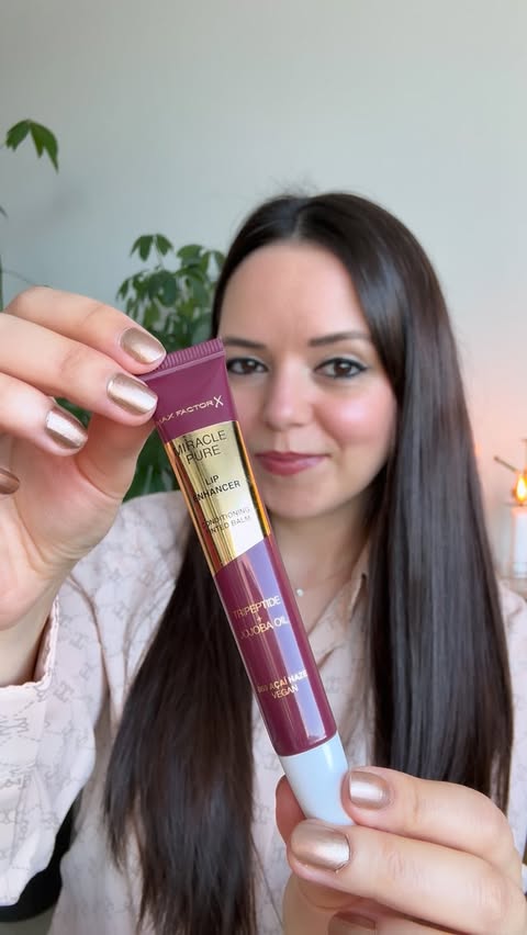 Instagram post by @biryemekbirgezi for Matas. Caption reads: ✨ #reklam #üründeneyimi @maxfactor @matasdk Glow....