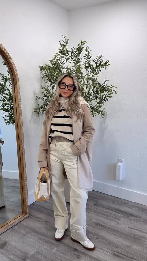 Instagram post by @gabrielaxgomez for Reebok. Caption reads: [...] inspo wearing my favorite essential....