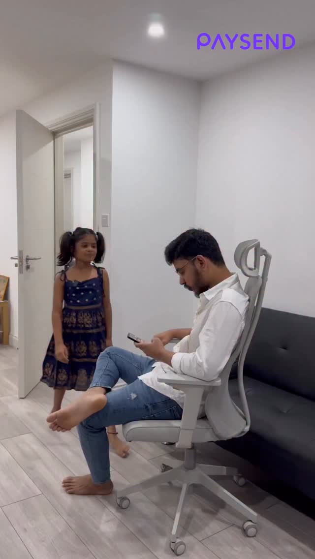 Instagram post by @mamakodal_official for Paysend. Caption reads: Found the best way to send money home! 🇬🇧....