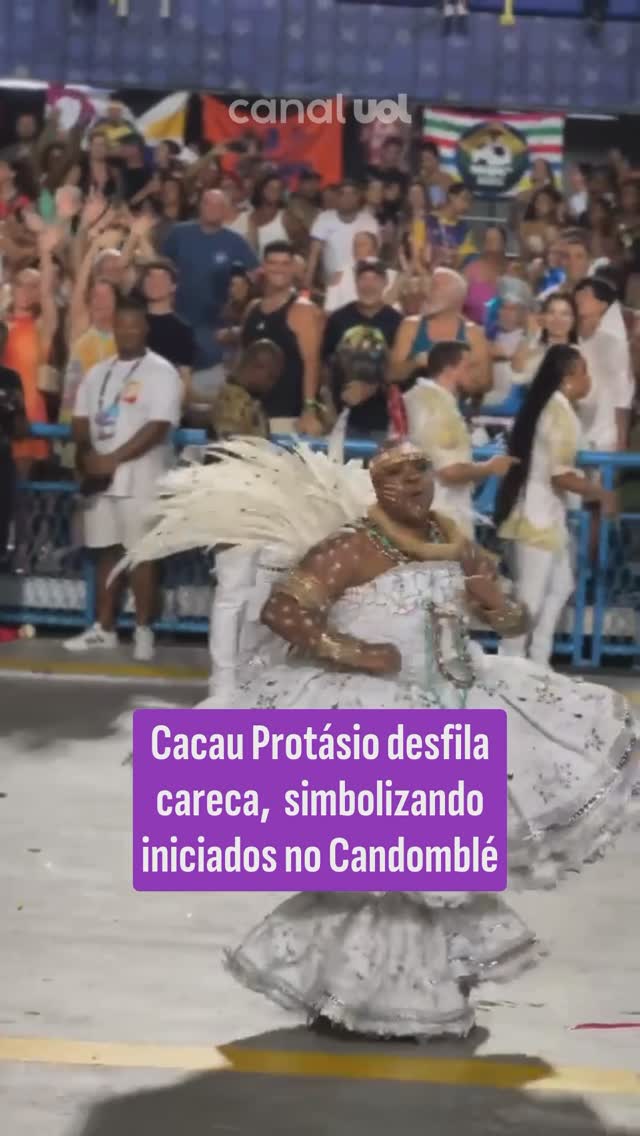 Instagram post by @universa_uol for Schweppes. Caption reads: UAU! Cacau Protásio surpreendeu com o visual....