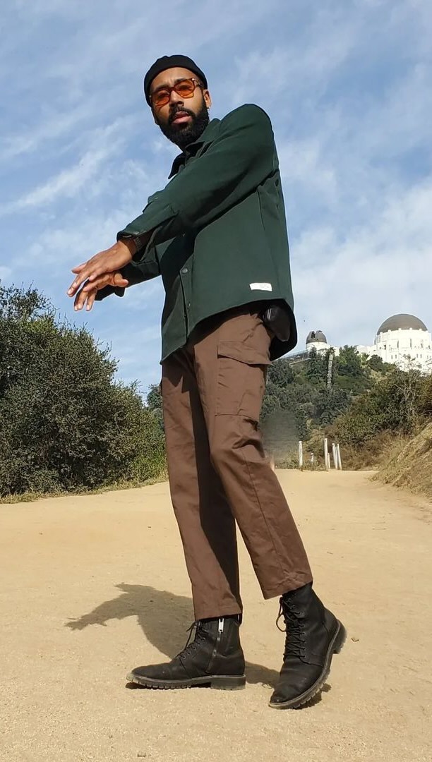 Instagram post by @tigrestudios for Estrella Damm. Caption reads: 🚨FREE SHOW🚨 
@LifeonPlanets takes the stage for....