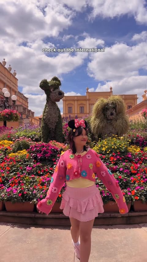 Instagram post by @sheselle for Walt Disney World. Caption reads: [...] now through June 1st #CoolKidSummer....