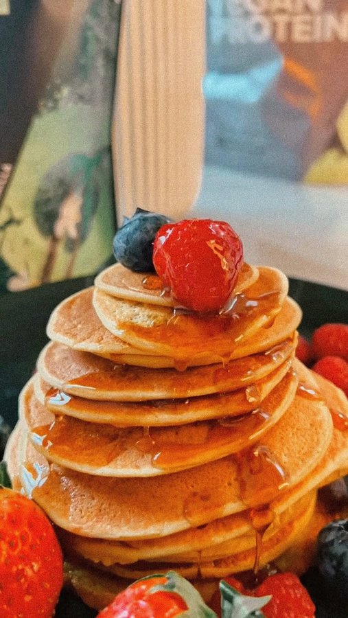 Instagram post by @maracimatoribus for Vivo Life. Caption reads: Nothing gets me out of bed like pancakes 😋

ad |....