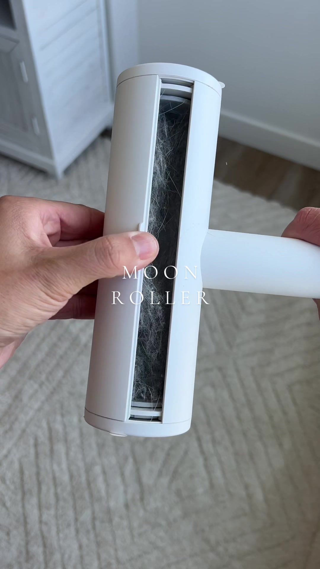 TikTok post by @cleaningwithmelissa_ for dancemoon. Caption reads: [...] pet hair 🤌🏼 😻 linked in my bio 🤍....