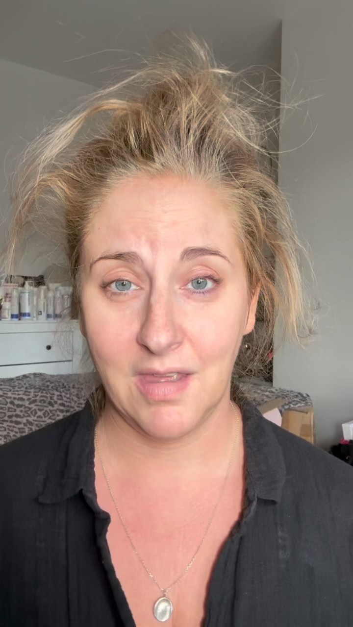 Instagram post by @muafreyja for Dr.pawpaw. Caption reads: [...] just a few minutes. 
Discount codes:....