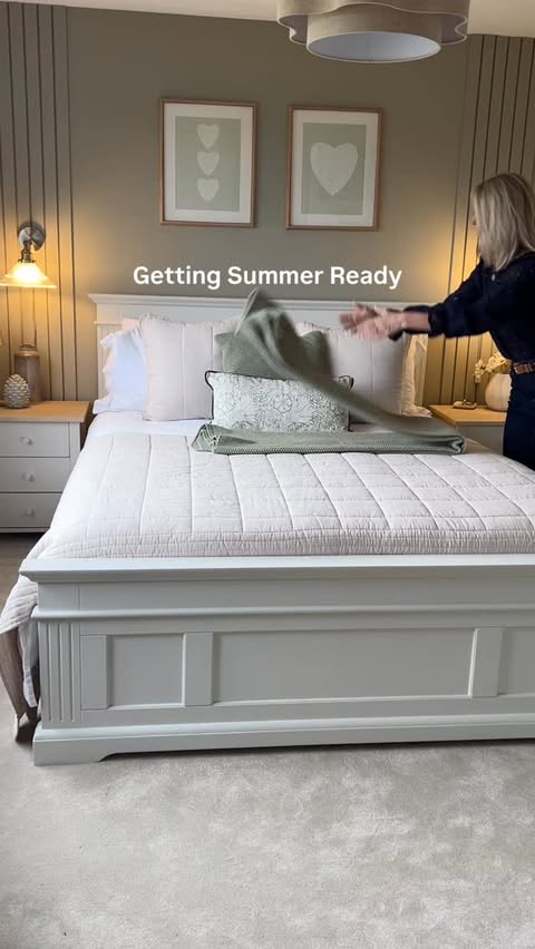 Instagram post by @jillyshumblehome for DUSK. Caption reads: [...] throw, duvet and pillows @dusk.com Quilt....