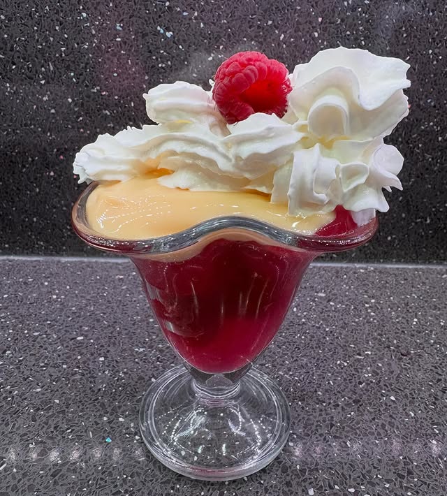 Instagram post by @shazza.slimmingworld for Slimming World. Caption reads: [...] Light 1.5 Syns Fresh Raspberries....