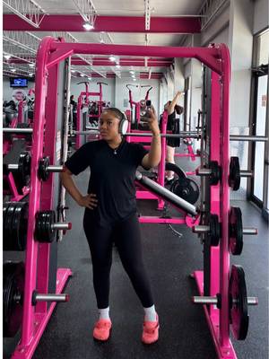 TikTok post by @jaynacheyennee for SHEIN Sports. Caption reads: [...] from (SOLEA COVE,YEFECY,MASKERT.)....