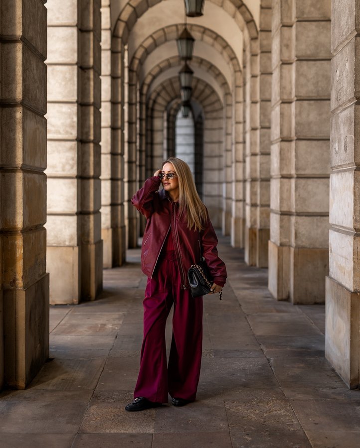 Instagram post by @lili_arisza for Bonprix. Caption reads: Totall burgund love with @bonprix....