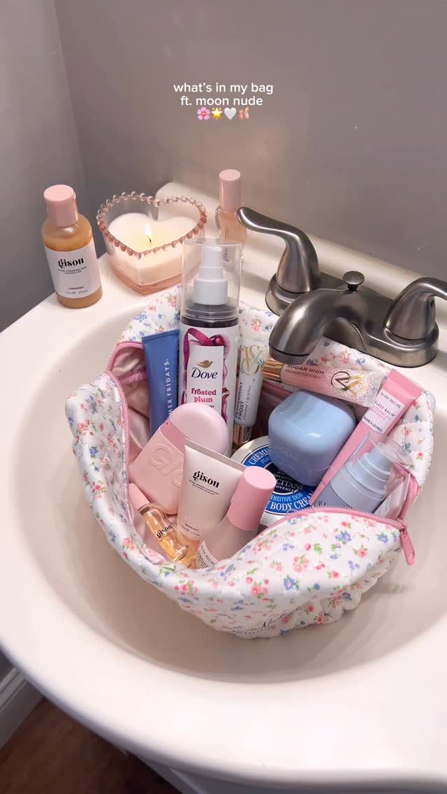 Instagram post by @kylieebriannaa for Moon Nude. Caption reads: [...] adorable handmade cosmetics bag! 🌟....