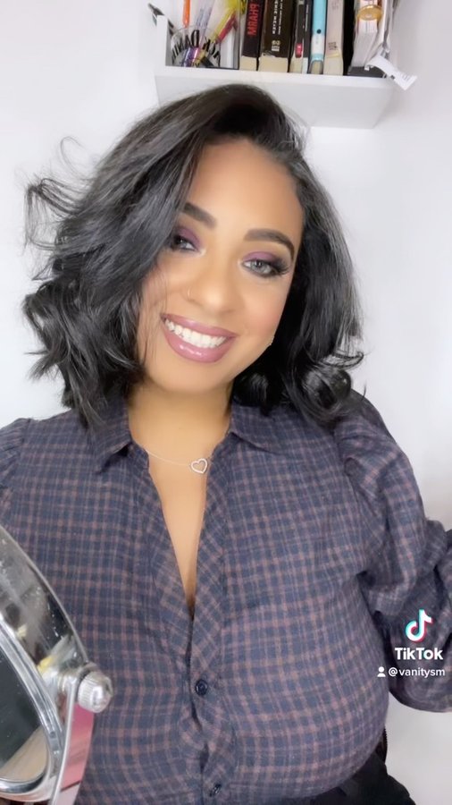 Instagram post by @vanitysm for Eyecandys. Caption reads: [...] 
Top: @fashionnovacurve 
contacts:....