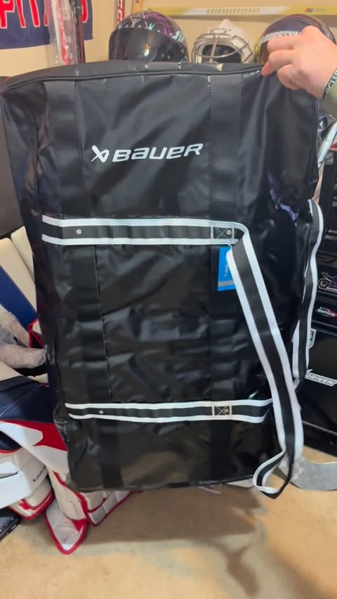 Instagram post by @dobbbsy for BAUER Hockey. Caption reads: [...] my leg pads! This bag is a beast 😤💯....