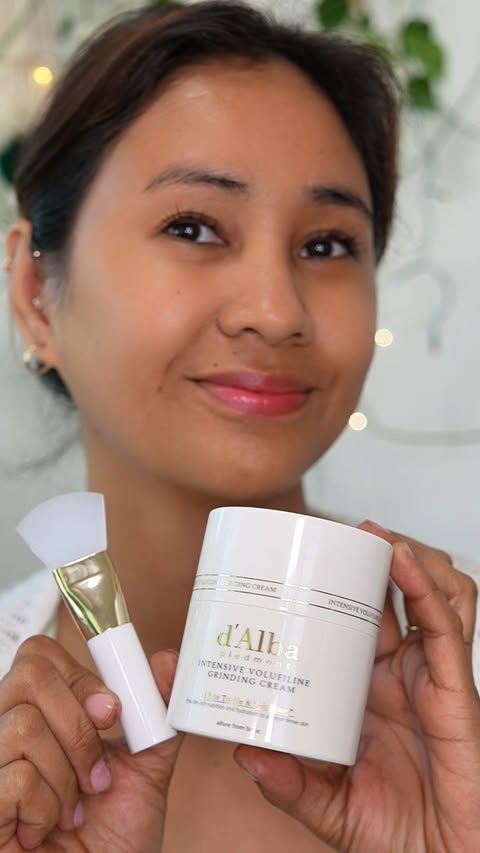 Instagram post by @willworkformascara for d'Alba. Caption reads: gifted by d'Alba Piedmont Brush-on Botox without....