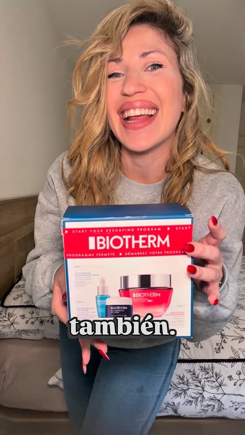 Instagram post by @nataliaseant for BIOTHERM. Caption reads: [...] cansada ❌ ✨ Cofre Blue Peptides SPF 30....