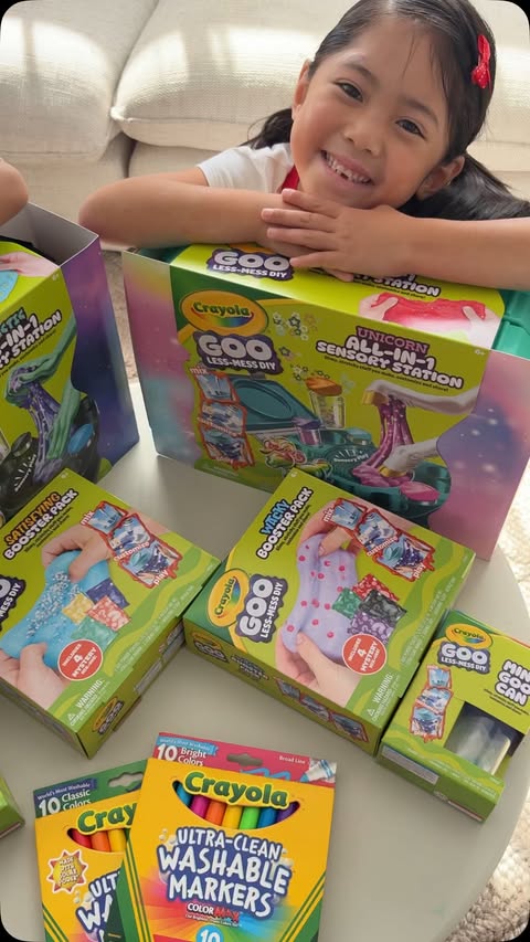 Instagram post by @jasmin.dg_ for Crayola. Caption reads: [...] without the stress of mess 💁🏻‍♀️ #ad....