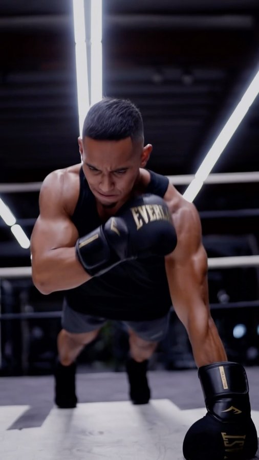 Instagram post by @alexsiquig for Everlast. Caption reads: [...] in my favorite boxing gloves @everlast Elite....