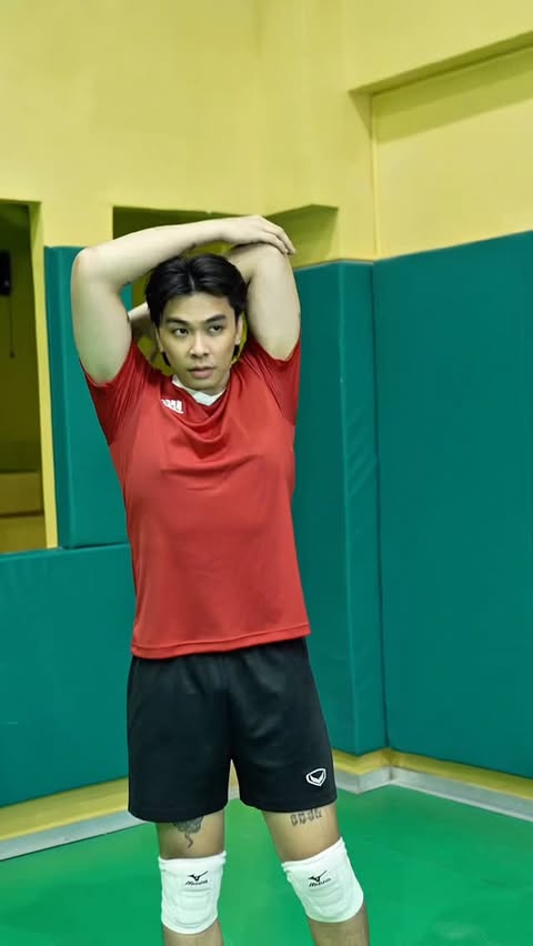 Instagram post by @nlvllnv_ for Old Spice. Caption reads: Panira talaga ‘tong sticky underarms at awkward....