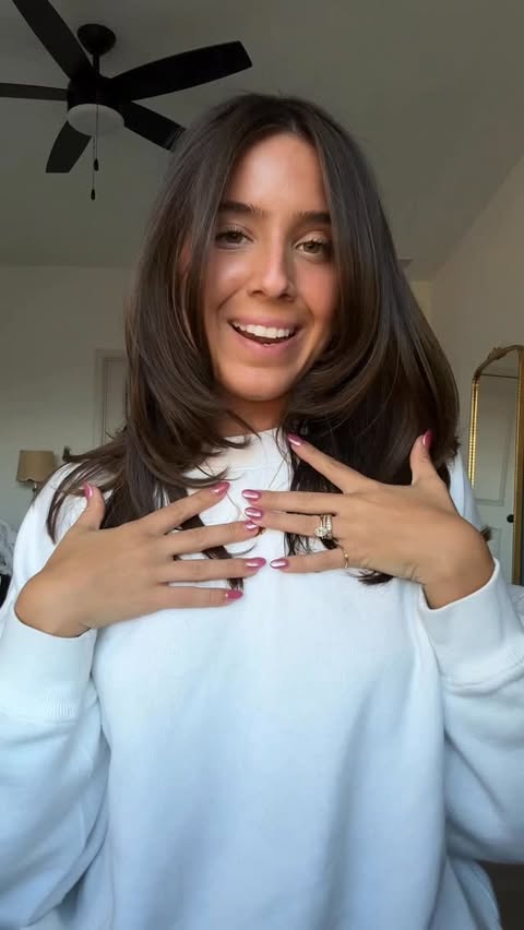 Instagram post by @izzyoller for Jewlr. Caption reads: Visit @jewlr to get the perfect everyday jewelry &....